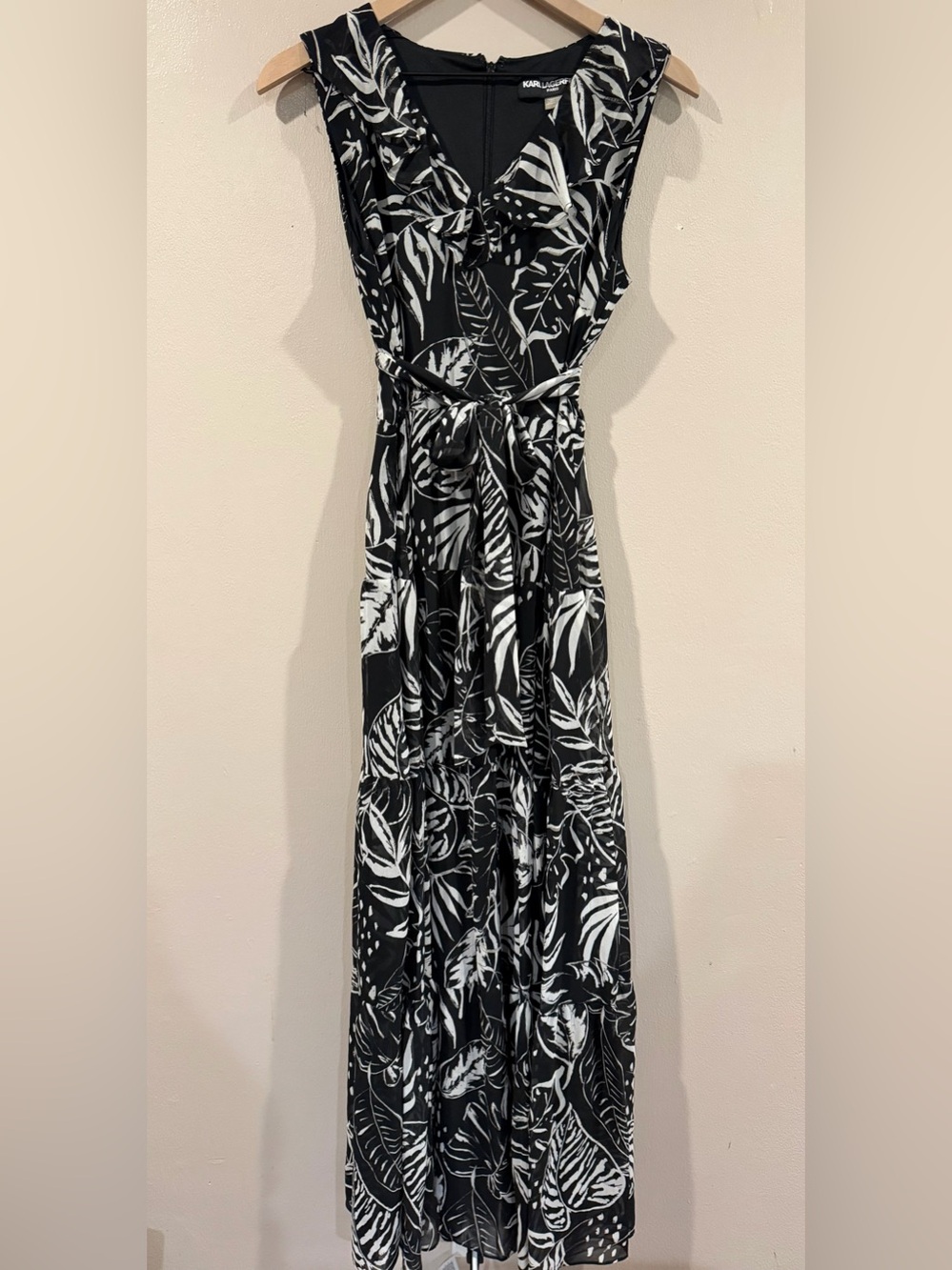 EUC Karl Lagerfeld Black and White Leaf-Print Maxi Dress Size 8